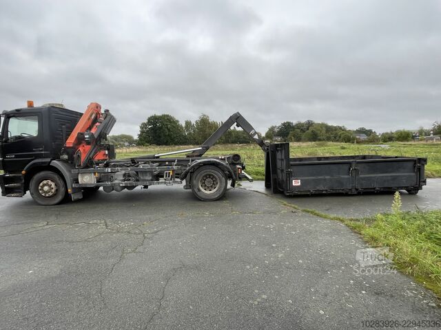 Haakarm vrachtwagen + Kraan Palfinger Mercedes-Benz Atego 1828