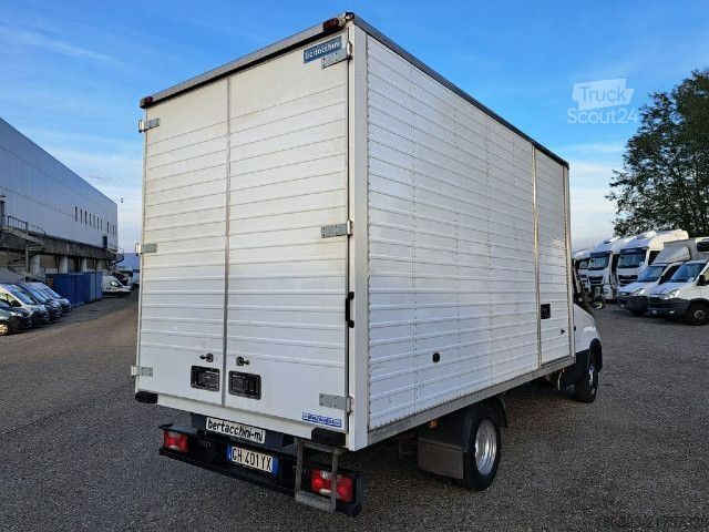 Skříňový nákladní automobil IVECO 35C14H