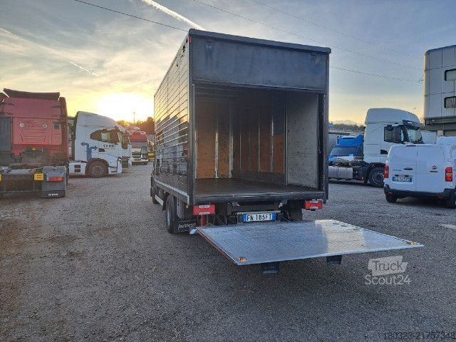 Skříňový nákladní automobil IVECO 70C18