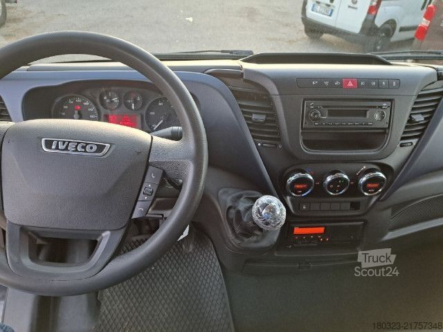 Skříňový nákladní automobil IVECO 70C18