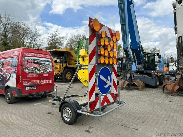 Other Verkehrssicherungsanhänger / Pfeil Rechts und Links + Kreu  Other Verkehrssicherungsanhänger / Pfeil Rechts...