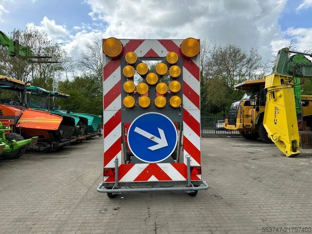 Other Verkehrssicherungsanhänger / Pfeil Rechts und Links + Kreu  Other Verkehrssicherungsanhänger / Pfeil Rechts...