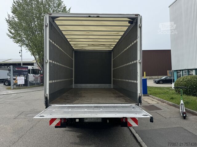 Camión con carrocería de caja, plataforma elevadora, 6 plazas, apto para mudanzas Mercedes-Benz Atego 816L L-Haus 6-Sitze Möbelkoffer LB