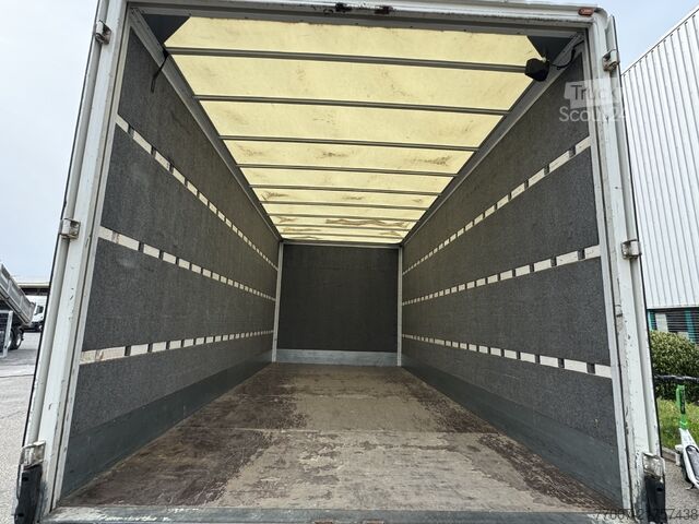 Camión con carrocería de caja, plataforma elevadora, 6 plazas, apto para mudanzas Mercedes-Benz Atego 816L L-Haus 6-Sitze Möbelkoffer LB