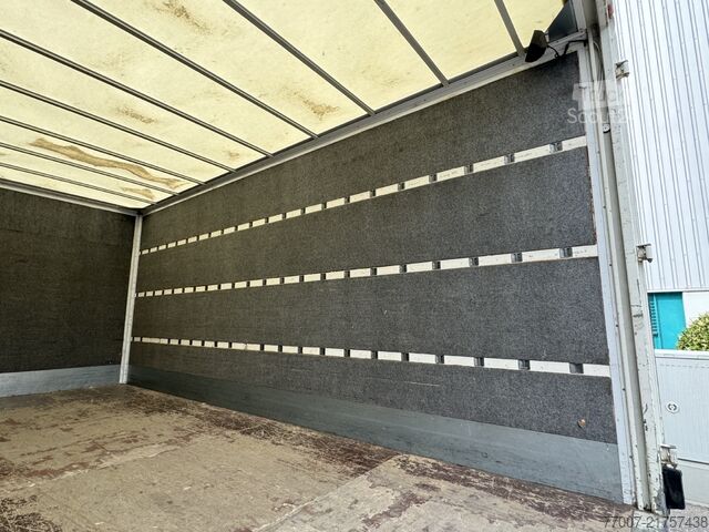 Camión con carrocería de caja, plataforma elevadora, 6 plazas, apto para mudanzas Mercedes-Benz Atego 816L L-Haus 6-Sitze Möbelkoffer LB