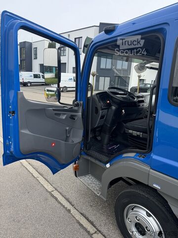 Camión con carrocería de caja, plataforma elevadora, 6 plazas, apto para mudanzas Mercedes-Benz Atego 816L L-Haus 6-Sitze Möbelkoffer LB