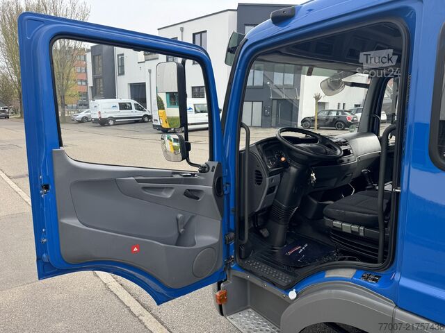 Camión con carrocería de caja, plataforma elevadora, 6 plazas, apto para mudanzas Mercedes-Benz Atego 816L L-Haus 6-Sitze Möbelkoffer LB