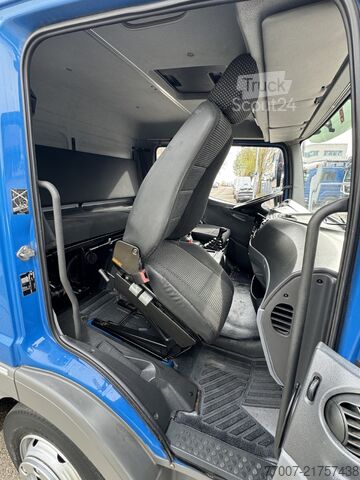 Camión con carrocería de caja, plataforma elevadora, 6 plazas, apto para mudanzas Mercedes-Benz Atego 816L L-Haus 6-Sitze Möbelkoffer LB