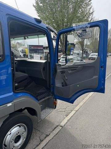 Camión con carrocería de caja, plataforma elevadora, 6 plazas, apto para mudanzas Mercedes-Benz Atego 816L L-Haus 6-Sitze Möbelkoffer LB