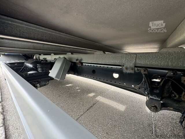 Camión con carrocería de caja, plataforma elevadora, 6 plazas, apto para mudanzas Mercedes-Benz Atego 816L L-Haus 6-Sitze Möbelkoffer LB