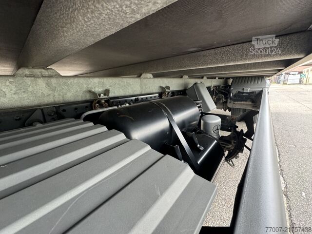 Camión con carrocería de caja, plataforma elevadora, 6 plazas, apto para mudanzas Mercedes-Benz Atego 816L L-Haus 6-Sitze Möbelkoffer LB