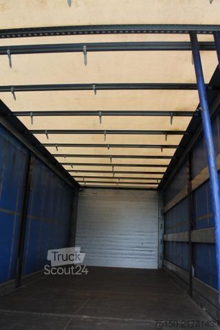 Вантажівка з платформою і тентом VOLVO FL 210 4x2 BL - Nr.: 539