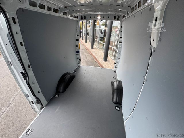 Skåpbil IVECO Daily 35S16 A8 *R3.520mm*Automatik*AHK*ACC*