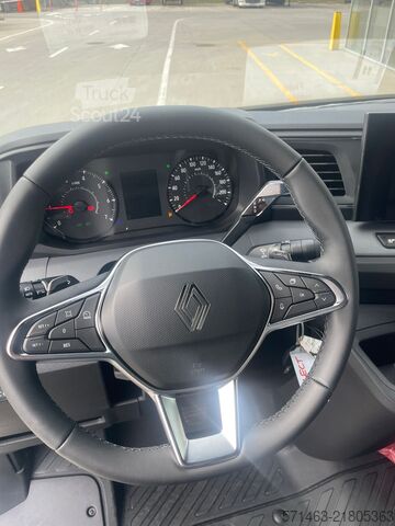 Ploščati dostavnik Renault Master 170 KM L3H2 Red Edition