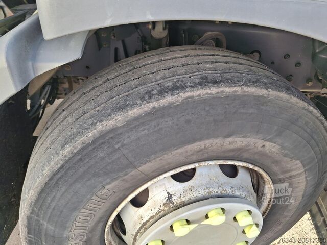 Samochód ciężarowy z platformą i plandeką REANAULT D26 WIDE 380 - 6X2 - E6 - RETARDER