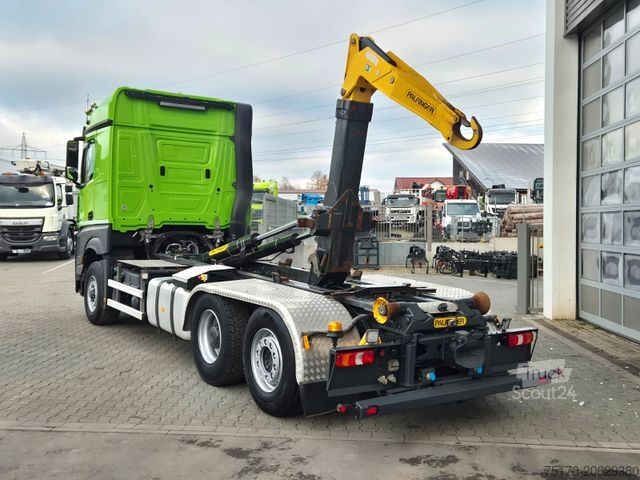 Kanca kasalı yük kamyonu (roll-off) MERCEDES-BENZ Arocs 2548 L 6x2/4 HAD Palfinger T20A AHK