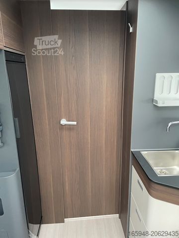 Camping-car semi-intégré ADRIA Coral Supreme 670 DL *4,4T*Leder*Automatik