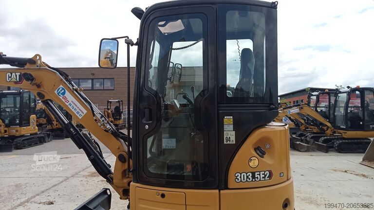 حفار صغير <7 طن Caterpillar 303.5E2 CR with 3 buckets