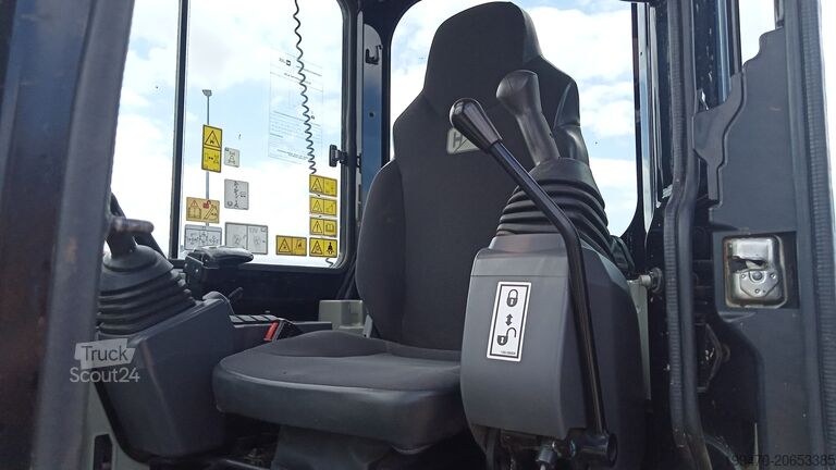 حفار صغير <7 طن Caterpillar 303.5E2 CR with 3 buckets