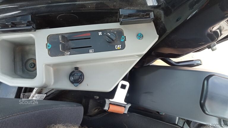 حفار صغير <7 طن Caterpillar 303.5E2 CR with 3 buckets