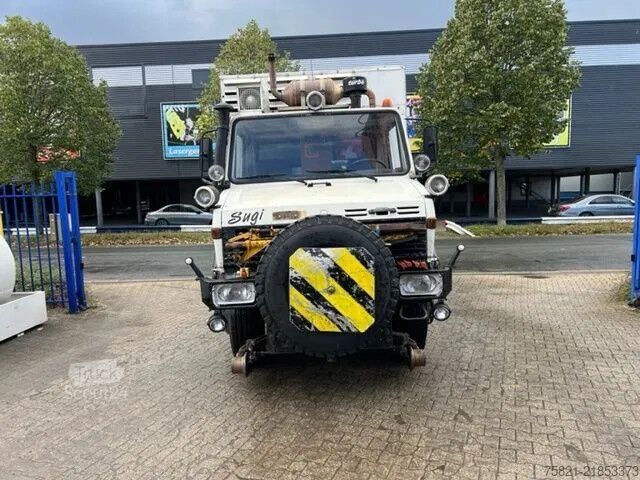 Maszyna do budowy dróg Unimog U 1650 L (Railroad cleaning)