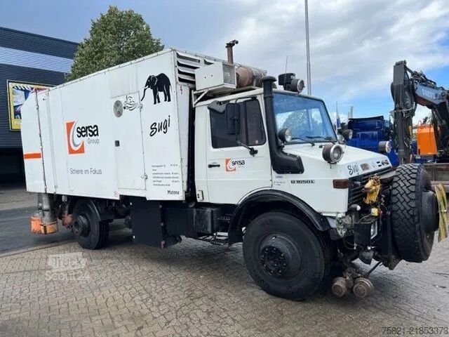 Maszyna do budowy dróg Unimog U 1650 L (Railroad cleaning)