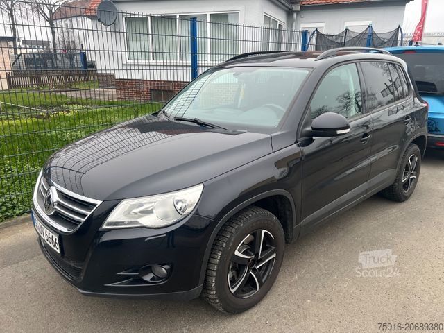 Kleinbus VOLKSWAGEN Tiguan Trend & Fun Motorkontrolle leuchtet