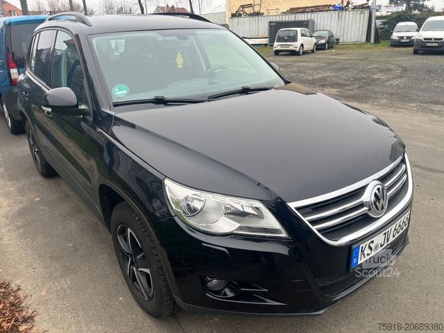 Kleinbus VOLKSWAGEN Tiguan Trend & Fun Motorkontrolle leuchtet