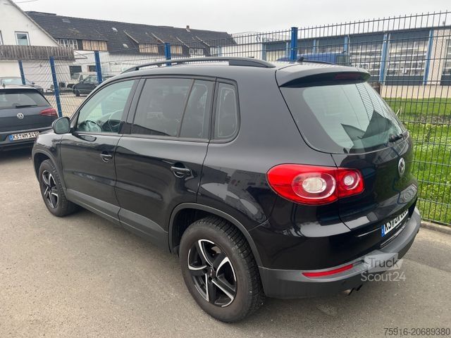 Kleinbus VOLKSWAGEN Tiguan Trend & Fun Motorkontrolle leuchtet