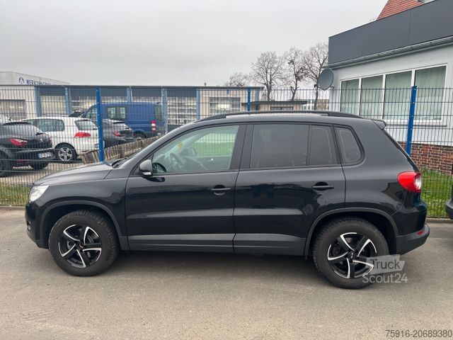 Kleinbus VOLKSWAGEN Tiguan Trend & Fun Motorkontrolle leuchtet