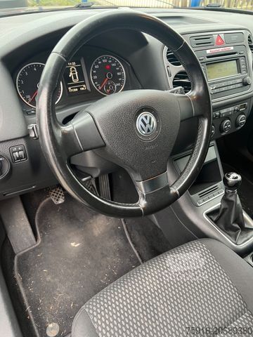 Kleinbus VOLKSWAGEN Tiguan Trend & Fun Motorkontrolle leuchtet