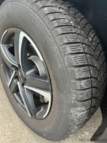 Kleinbus VOLKSWAGEN Tiguan Trend & Fun Motorkontrolle leuchtet