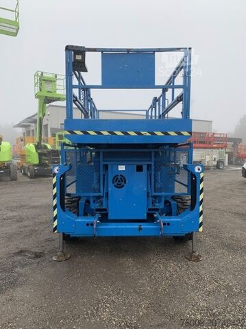 šķērveida pacēlājs Genie GS4390 - 15,11m, diesel, 4x4