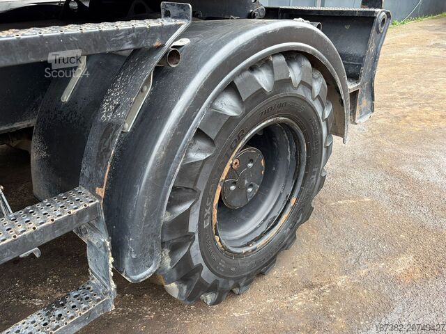 Wheel excavator Caterpillar M318F