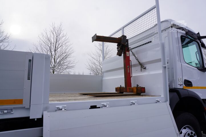 Vinçli platform Mercedes-Benz Arocs 2633 flatbed truck / Crane FASSI