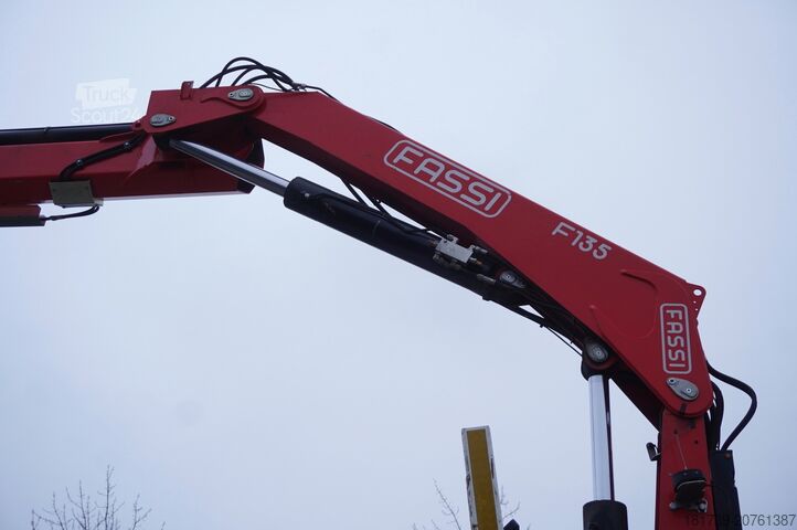 Vinçli platform Renault C280 DTI 8 / FASSI crane 5.6T / 560 mth