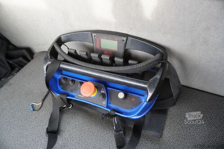 Vinçli platform Renault C280 DTI 8 / FASSI crane 5.6T / range 8m