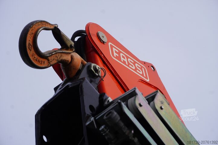 Vinçli platform Renault C280 DTI 8 / FASSI crane 5.6T / range 8m