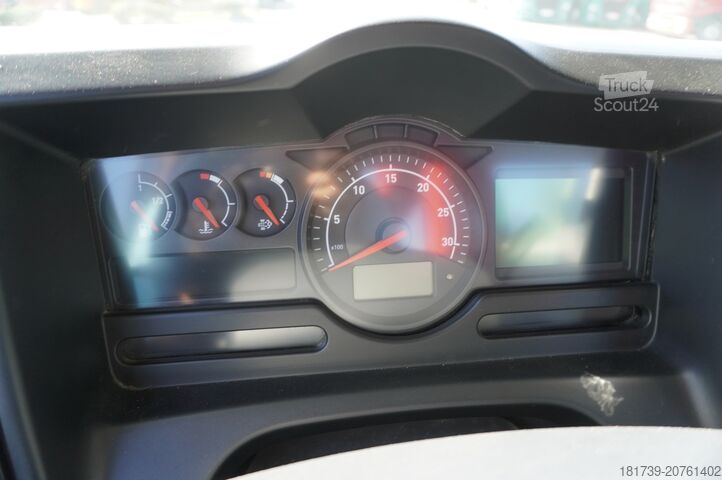 HDS ile geniş kenar Renault C320 P4x2 E6 / Fassi 5.6 t / Range 8 m /