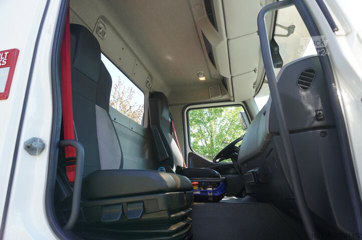 Πλατφόρμα με γερανό Renault C320 P4x2 E6 / Fassi 5.6 t / Range 8 m /