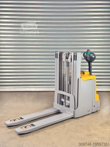 Conducteur de gerbeur Jungheinrich EJD 220 - Service Neu - Triplex - Batterie 80%