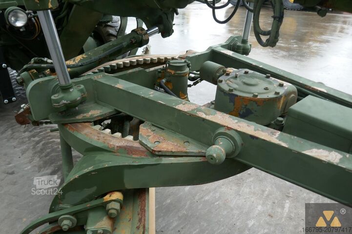 Greideris Caterpillar 130G Ex-army