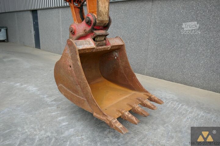 Vikšrinis ekskavatorius Hitachi ZX225USLC-6