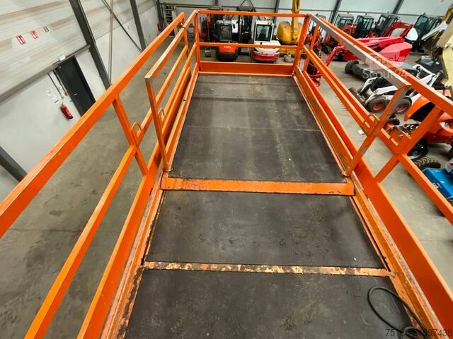 Saksinostin JLG 245-25