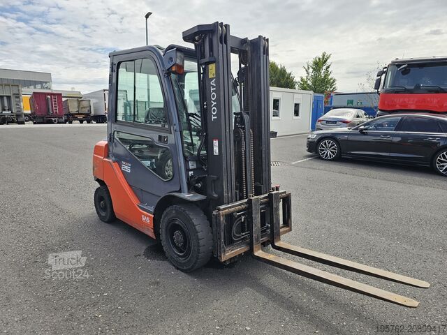 περονοφόρο ανυψωτικό Toyota 02-8FDF25