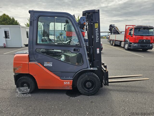 περονοφόρο ανυψωτικό Toyota 02-8FDF25