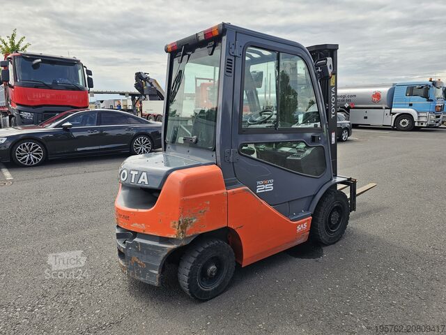 περονοφόρο ανυψωτικό Toyota 02-8FDF25