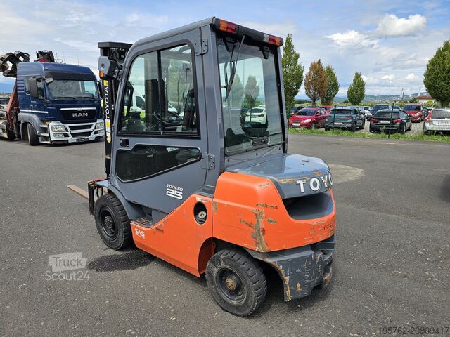 περονοφόρο ανυψωτικό Toyota 02-8FDF25