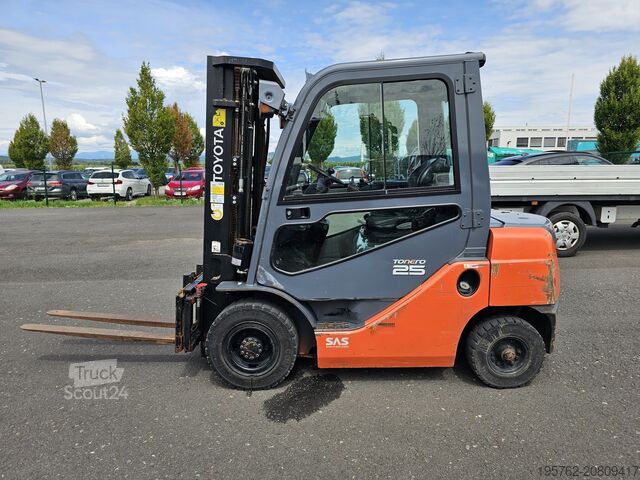 περονοφόρο ανυψωτικό Toyota 02-8FDF25