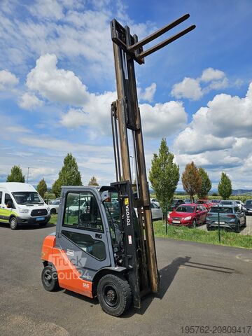 περονοφόρο ανυψωτικό Toyota 02-8FDF25